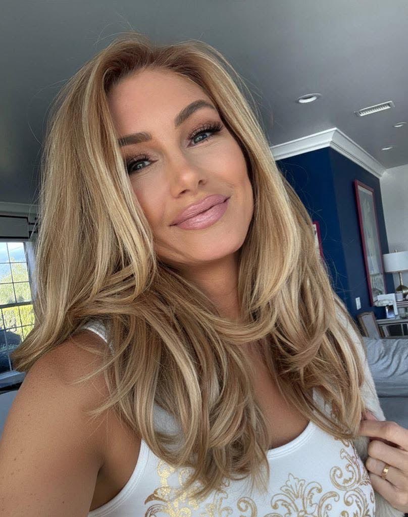 BrandenRoderick's tweet photo. What did the janitor say when he jumped out of the closet? 🧹
"SUPPLIES!" 🎉

Happy Monday! 💕 https://t.co/mIpL1lPM51