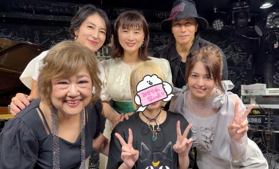 samochan_1217's tweet photo. #LIVE3553 京都公演マチソワ行ってきました🌙
目黒ぶりにお会いできた小坂先生、早苗さん、優香さん✨そしていつも変わらず温かいANZAさん、笠原さん✨
こんなレジェンド達が集まるなんて本当に奇跡すぎて始まる前から終わってしまうことがよぎって寂しくて、楽しみすぎるからこそ早く観たい気持ちと→ https://t.co/bCrJVQXjxm