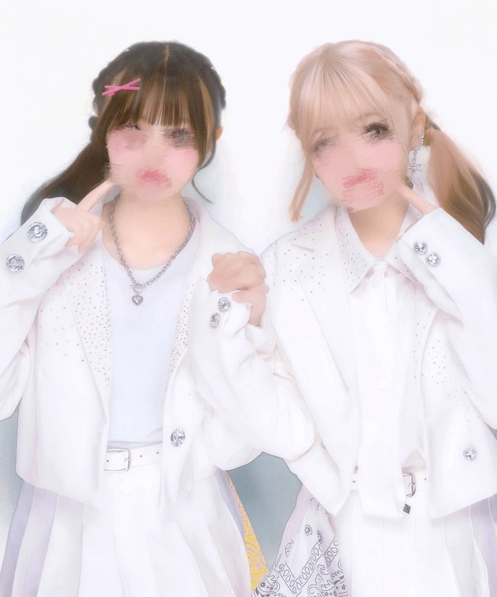 ichig_000's tweet photo. @utut_2525 『手作り推し活選手権🧸🎀』参加失礼します🪄︎︎✨うぃあすに2に向けてなとオタクの子と一緒に白衣装を作成しました꒰ ᐡᴗ͈ ·̫ ᴗ͈ ꒱ ♡
左がやなとくんイメージで右が私にしきくんイメージです💛🤍
お互いにストーンひとつひとつ本家の画像動画見ながら頑張りましたっ！
採用されますように🙌🏻 https://t.co/8nIdBOXA0p
