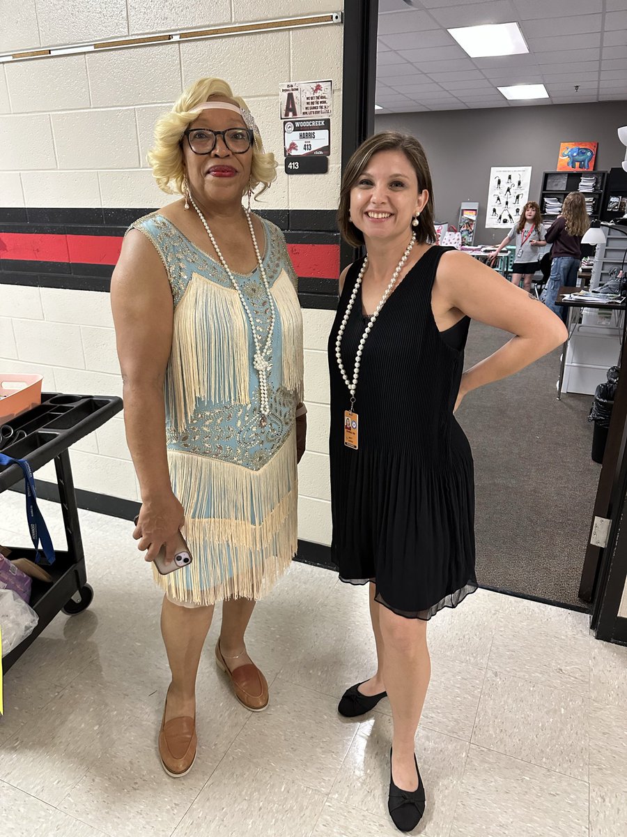 HumbleISD_WMS's tweet photo. Day one of our "Gold, Fight, Win week!" Saw these two amazing teachers in their 20s outfits. 
#BeEliteWMS https://t.co/tYLtIOZ6r8
