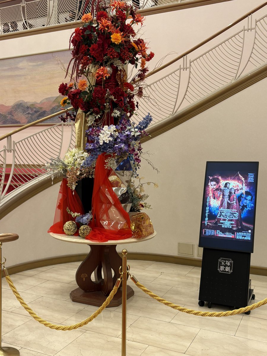 aska_tw's tweet photo. 昨日はRRRでした！映画冒頭のあのシーンやラストのラーマとビームのあの共闘を再現するのか！とか、幕間のあれとかもちろん欠かせないナートゥとかとにかく全部楽しかったです。フィナーレがちょっと長め？なのもとてもよい！！！楽しかった！ https://t.co/QwSJivEe5z