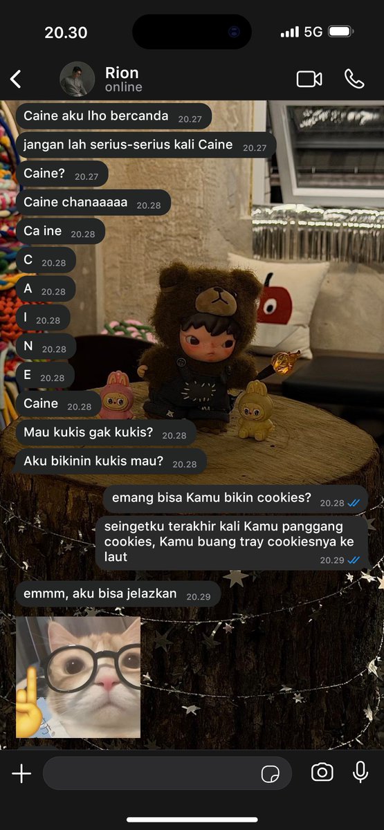 merahcn's tweet photo. [🍪] 15
          Niatnya laporan ke Caine kalau admin sosmed CoCaine nawarin ngirim pakai heli ke kantor polisi, tapi kok akhirnya malah gini? https://t.co/TcnB9nTvKX