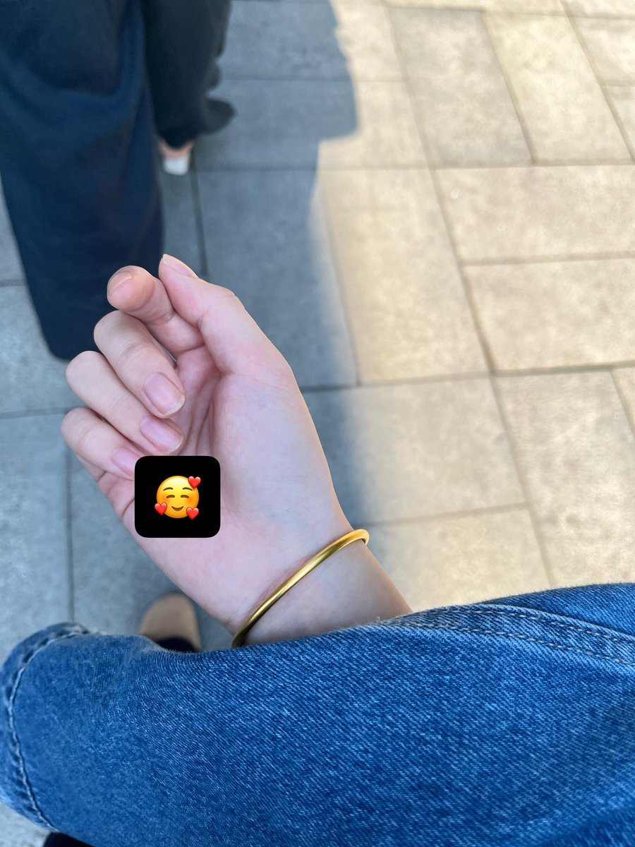 bbbbosie's tweet photo. 不结婚不订婚全靠我麻麻支持
拿下金手镯一只
麻麻说要实心镯和付钱的样子完全帅气
我要记一辈子🥰
好爱你啊～麻麻～
本来说要买转运珠最后变成手镯 世界上最幸福的小波西现在是真的沉溺于幸福的海洋了
完全幸福 完全满足 完全爱上 https://t.co/ErT30GkIVr