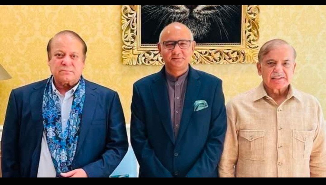 DukeSBVK's tweet photo. جب کبھی بے شرم بے غیرت بے حیا اور بیہودہ غلیظ  ن لیگی،  اخلاقیات یا عورتوں کی عزت کی بات کریں تو انہیں یہ تصویر دکھا دیا کریں https://t.co/18QRXUxD8H