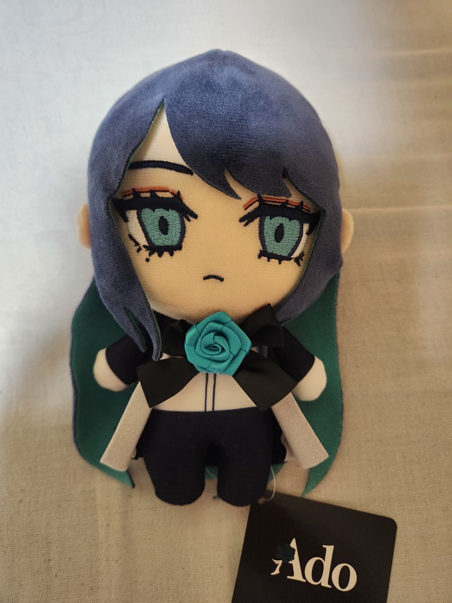 Keibou_X's tweet photo. 最終確認！
(多分)正規品と前買った模造品の比較
こう見比べたら結構顔つき違うんだね

1,3枚目→模造品
2,4枚目→(多分)正規品 https://t.co/hAhbuD43hP