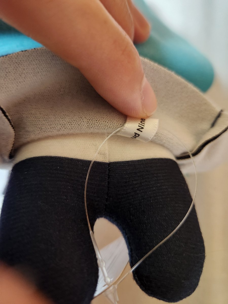 Keibou_X's tweet photo. 最終確認！
(多分)正規品と前買った模造品の比較
こう見比べたら結構顔つき違うんだね

1,3枚目→模造品
2,4枚目→(多分)正規品 https://t.co/hAhbuD43hP