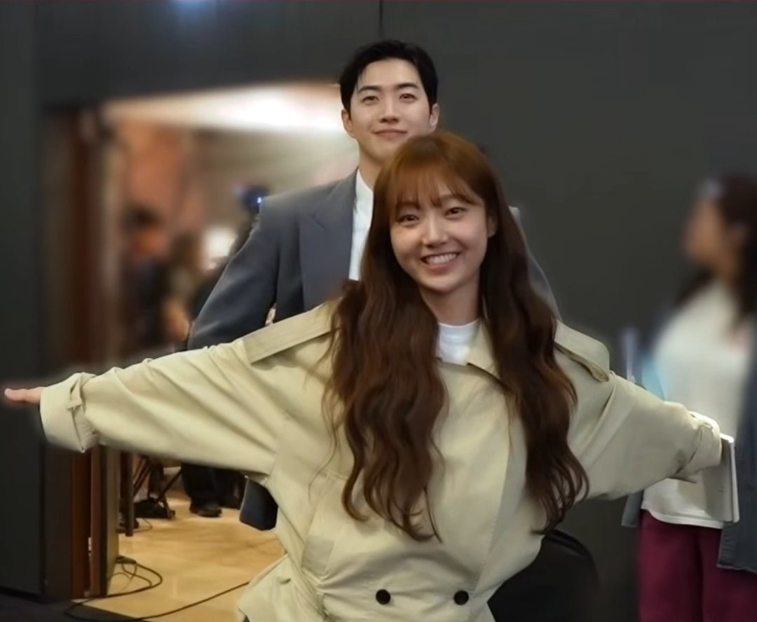 OurBeenNozu's tweet photo. Small and adorable? 🤭🤏 #KangHoon https://t.co/oWH7qRt5m7