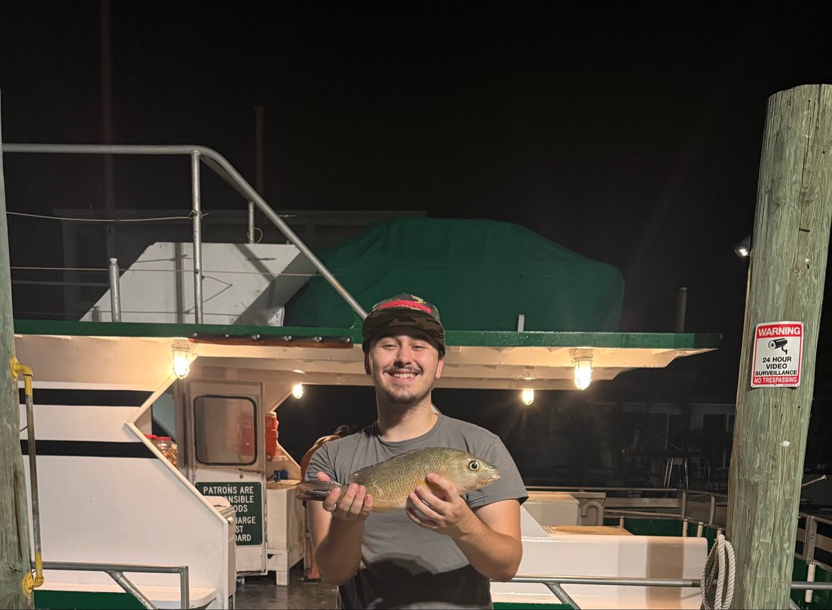 Ashfall1909's tweet photo. Caught snapper in marathon #floridakeys #island #fish #fishing #boat #food #dinner #sushi #meat #keylargo #marathon #fyp #caught #shark #sharks #fun #funny #happy #men #fisher #fisherman #FL #Florida https://t.co/cDWEAWIQ7T