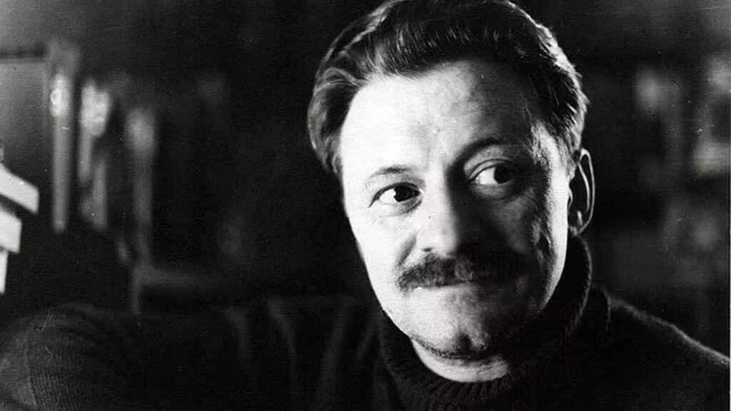 OdracirMM09's tweet photo. Marios existen muchos, pero #Benedetti solo uno.

Estados de ánimo

Unas veces me siento
como pobre colina
y otras como montaña
de cumbres repetidas.

Unas veces me siento
como un acantilado
y en otras como un cielo
azul pero lejano...

#Fragmento
#MarioBenedetti https://t.co/DYaU4AAIsK