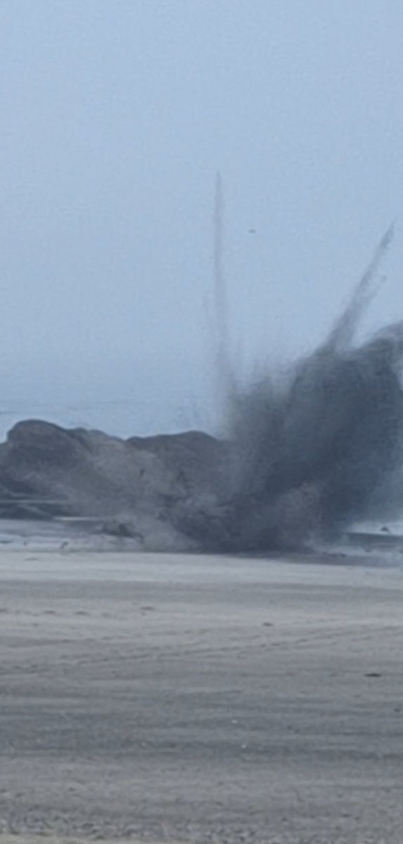 ShropshireMatty's tweet photo. @BBCCornwall 
Looe 14:30 ish bomb disposal https://t.co/vlUWYO7ges