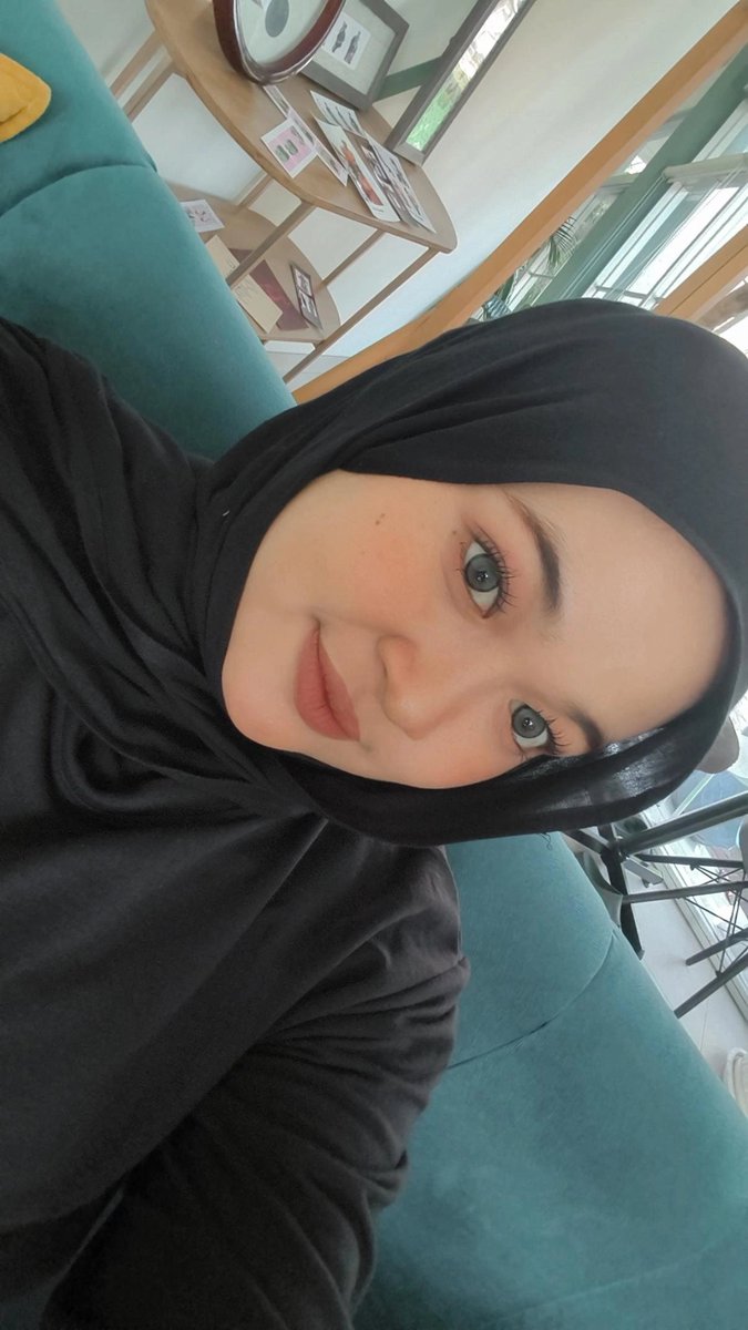 ZilawantsIT's tweet photo. day1 pake pashmina jahat https://t.co/o49p4iMP20