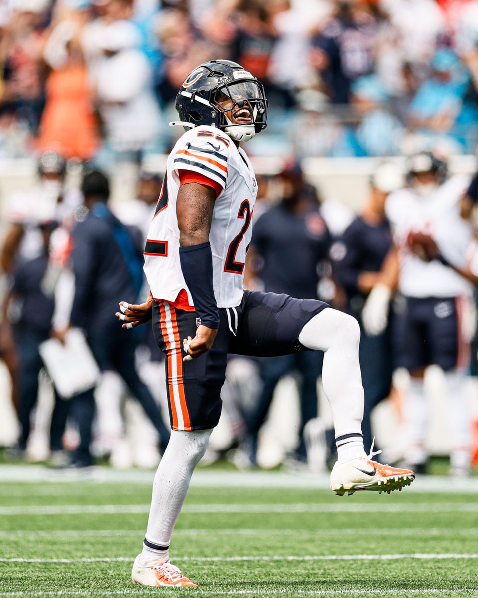 ChicagoBears's tweet photo. Waking up on Victory Monday like https://t.co/efmj40hN3D