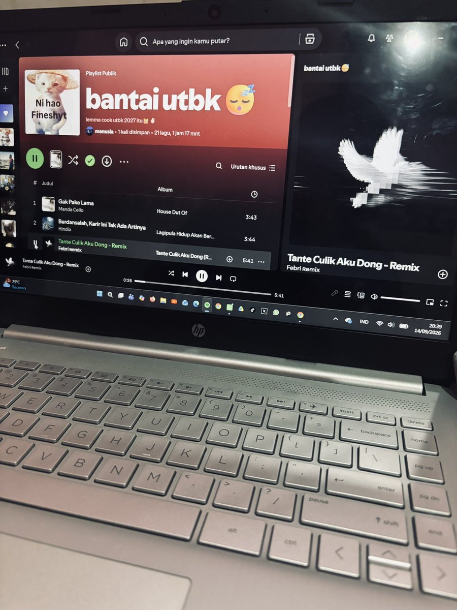 ayupidisini's tweet photo. jujur ini aneh, TAPI LAGU INI COCOK DOPINGAN BUAT KALIAN YG MALES BELAJAR ! belajar pake lagu ini ngebuat aku serasa jadi maba ai ti bi (i wish 2027)😭❤️ https://t.co/piKpl1ClqS