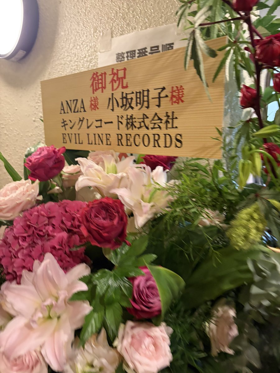 utapop1928's tweet photo. てなわけで京都旅行ほんとに楽しかった‼️なんか夢のような時間だった……ANZAさんって本当にセーラームーンなんだなあ…そして私はセーラームーンが大好きなんだなあと実感したライブでした…大人になってからだけどバンミュと出会えてよかった‼️
#LIVE3553 https://t.co/sIcWLDeD6v