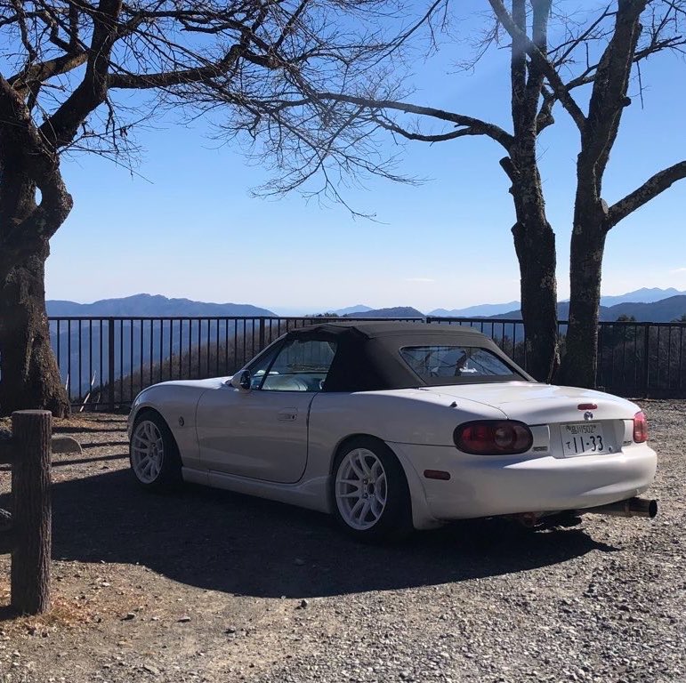Like_a_dubo2's tweet photo. 早朝の山って、パリッとした空気が美味しくて静かで涼しくて、心地よい風を感じながらオープンで走り込むのが堪らない https://t.co/pwnZ2zF3s7
