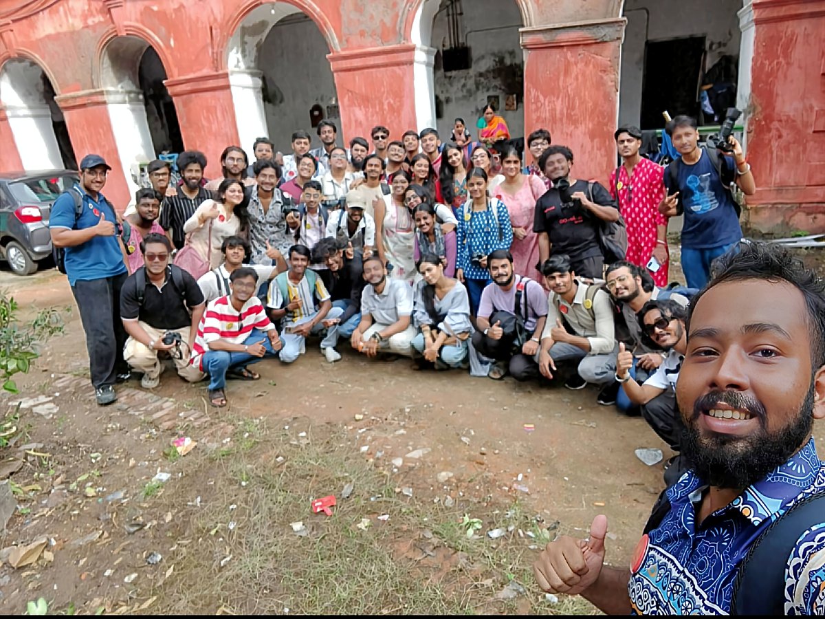 YomanHeerock333's tweet photo. Tumio Hete Dekho Kolkata https://t.co/Psn6r3n26x