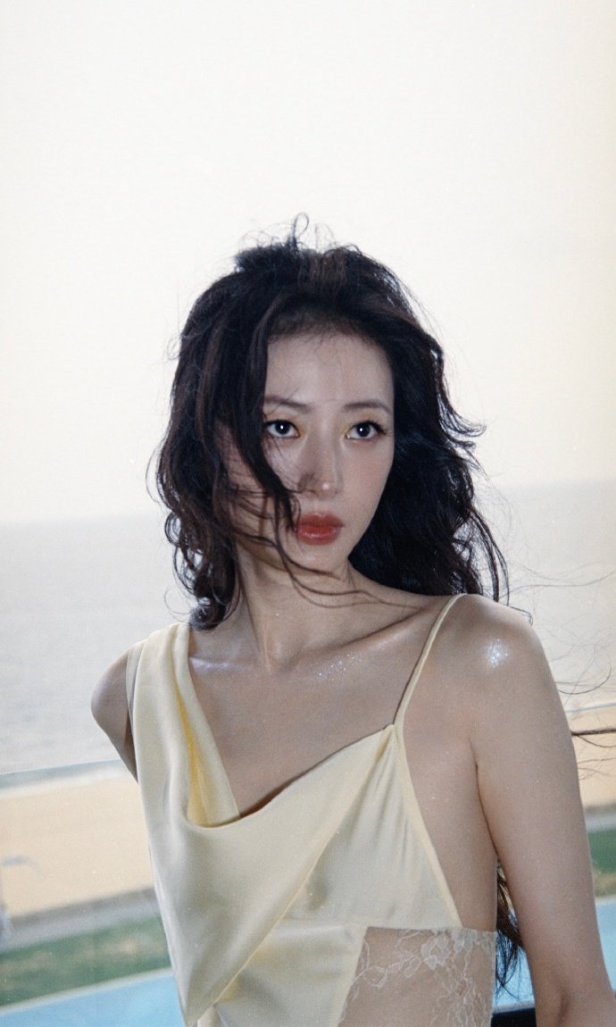 shanheyee's tweet photo. zhou yutong.......... stop making me feel wanting you more https://t.co/u44iEmWbKG