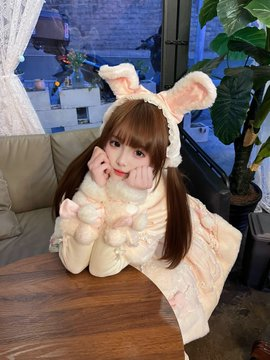 Zaylonis1's tweet photo. 兔兔开学啦😭

    有谁要来锐评我17岁女大��福啊？ 

 心情不好来X发泄了，

无📷🚪来就给了 https://t.co/KXvBdx3Yla