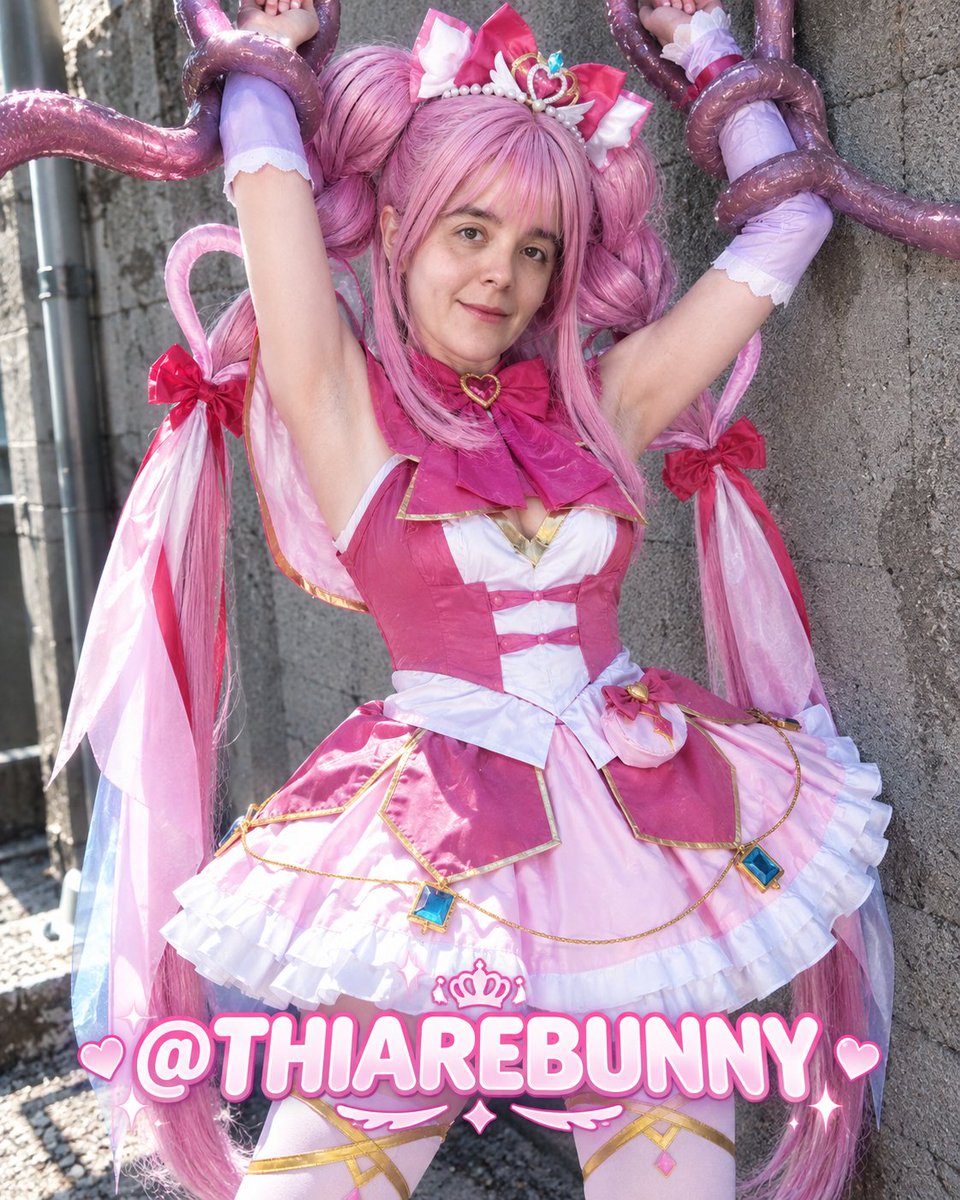 thiarebunny's tweet photo. 💗✨ Rosa, magia y una mirada que lo dice todo. Este outfit está lleno de volantes, detalles dorados y encanto kawaii. ¿Te gusta esta pose? 😘 Sígueme para más looks y sorpresas. @thiarebunny
#Cosplay #PinkCosplay #Kawaii #AnimeStyle #ThiareBunny https://t.co/dXW1VroYvA
