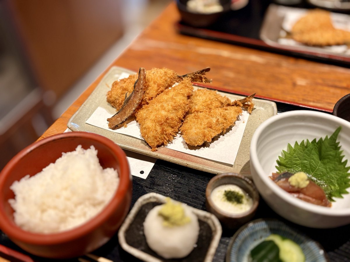 kuro4o's tweet photo. なんでいくつもオーケストラの定期会員になるのか？って聞かれるけど、毎日お肉ばかりじゃ飽きてくるわけで、たまには生牡蠣やアジフライ、ピザも食べたくなるからです。
#らじおけ （外飲み研究会） https://t.co/IlEHxUFqJA