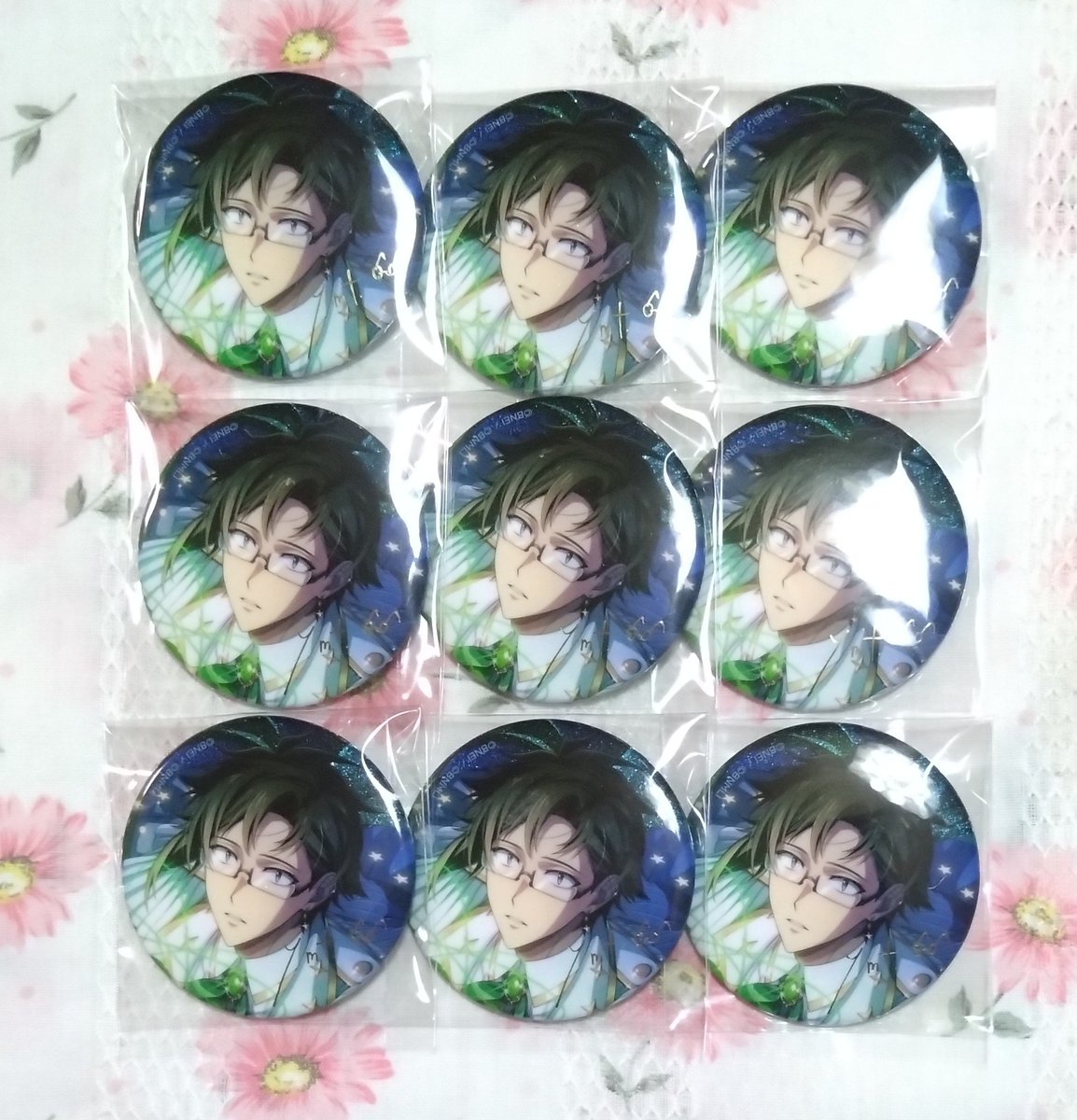 i7_trgAz89's tweet photo. 【交換／譲渡】アイドリッシュセブン アイナナ
16 STAR SIGNS UR 16STAR 16SS
TRIGGER 3rd Album "Trois"
10周年衣装
缶バッジ アクリルカード

【譲】
大和、ナギ、龍之介、千

【求】
同種 天 、 天含む場合 楽 (同数まで)
定価+送料

写真ごと纏めてお迎え頂ける場合、こちらで送料負担します

↓ https://t.co/bqeAHjm750