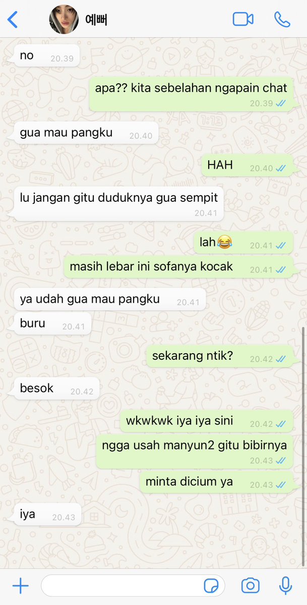 askalarembulan's tweet photo. gue sofanya #trasmi https://t.co/znlH9hpNb2