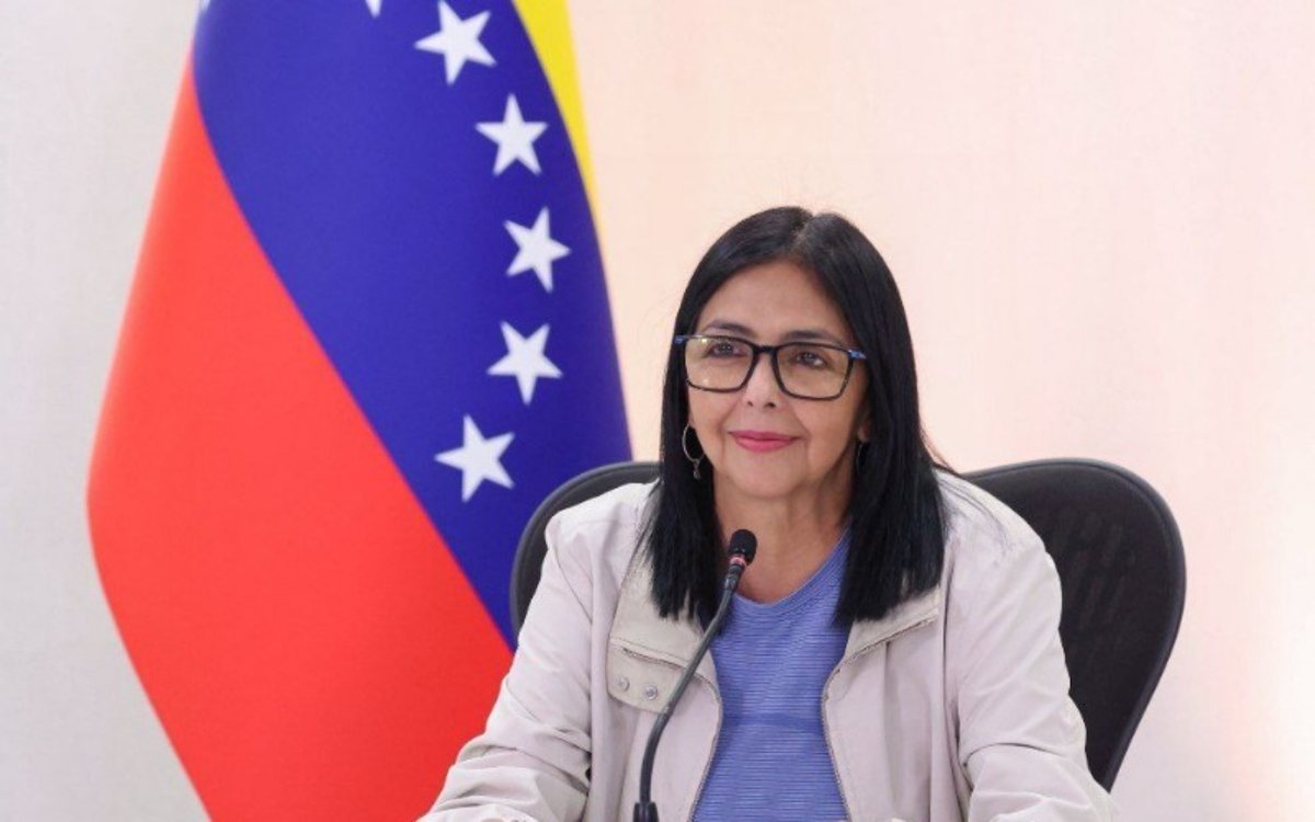 avnve's tweet photo. #Nacional || Presidenta Rodríguez designa nuevas autoridades para reforzar agenda internacional e hidrocarburos

La Mandataria nacional detalló que en la cartera de Relaciones Exteriores y Comercio Internacional, Andrea Gabriela Corao asumirá el cargo de presidenta de la Agencia de Promoción de Exportaciones (Venexporta); Carlos Amador Pérez, el viceministerio para el Caribe y Eduardo Antonio Ramírez, el viceministerio para Asia y Oceanía.

➡️https://t.co/qRO7c6AfI2