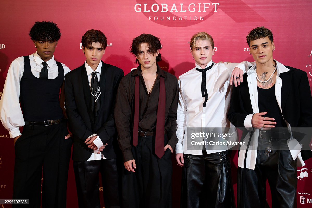 StbvBase's tweet photo. SANTOS BRAVOS stun at the Global Gift Gala at the iconic Casino de Madrid

#SANTOSBRAVOS #SANTOSBRAVOSenEspaña https://t.co/4eUjYWx0P8