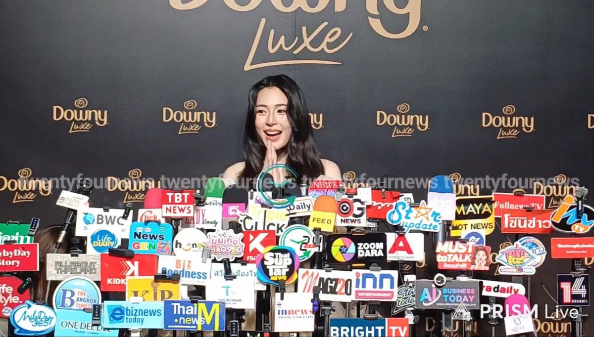 khunGnaka's tweet photo. สมัยเดใหม่ๆ มีคนบอกจะแมสไมค์สัมต้องเยอะ เยอะพอไหมคะ

LING DOWNY LUXE SUNWAY #LingXDownyMeetandGreet https://t.co/CsNL79Djal