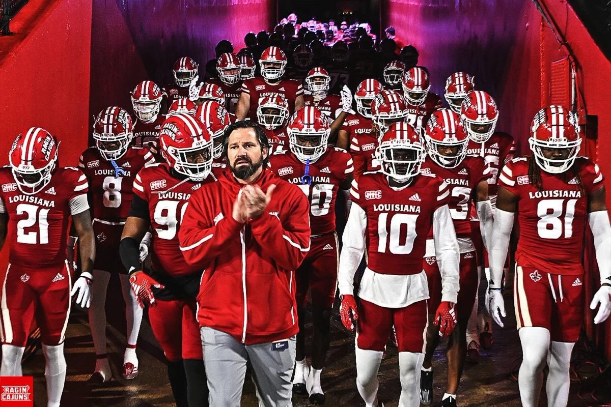 InJuco's tweet photo. Dear Ragin Cajun Nation 🌶️🌶️
Pack Lourdes Stadium this weekend vs UAB. 
That Stadium should be a sea of Red. Happy Monday 

Sidenote: UL played USC tough without most of their starters. 

PS: LSU doesn't play in BR they are on the road no excuse 😁 https://t.co/y5SrB8U5Br