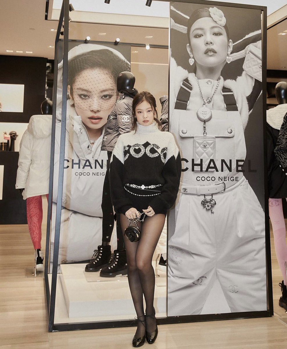 jenniekarchive's tweet photo. 211021

Dream work 🖤 So happy to be apart of this beautiful collection of #coconeige. Thank you to my wonderful @CHANEL team! https://t.co/f3aEnzW0Wb