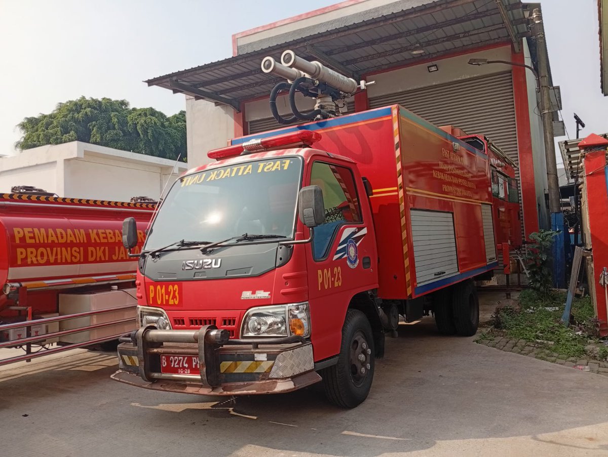 IndraAjahe778's tweet photo. Fast Attack unit 

Isuzu Elf nkr 

Sudin 1.1 jakarta 

P01-23

Body factory by unknown https://t.co/b2PtHlUOKg