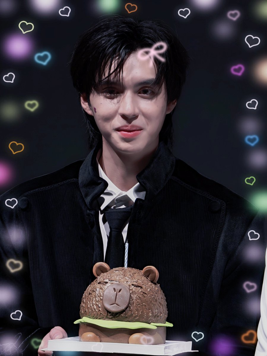 Arthit_zenith's tweet photo. ฟิวเตอร์แม่ ก้คงประมาณป่ะ 5552322555 น่ารัก ตุวจิ๋วมาก 🤏🤏

HappyCB 1st Birthday

#COPTERBANK1stBirthdayFM https://t.co/QTTERGG9D6
