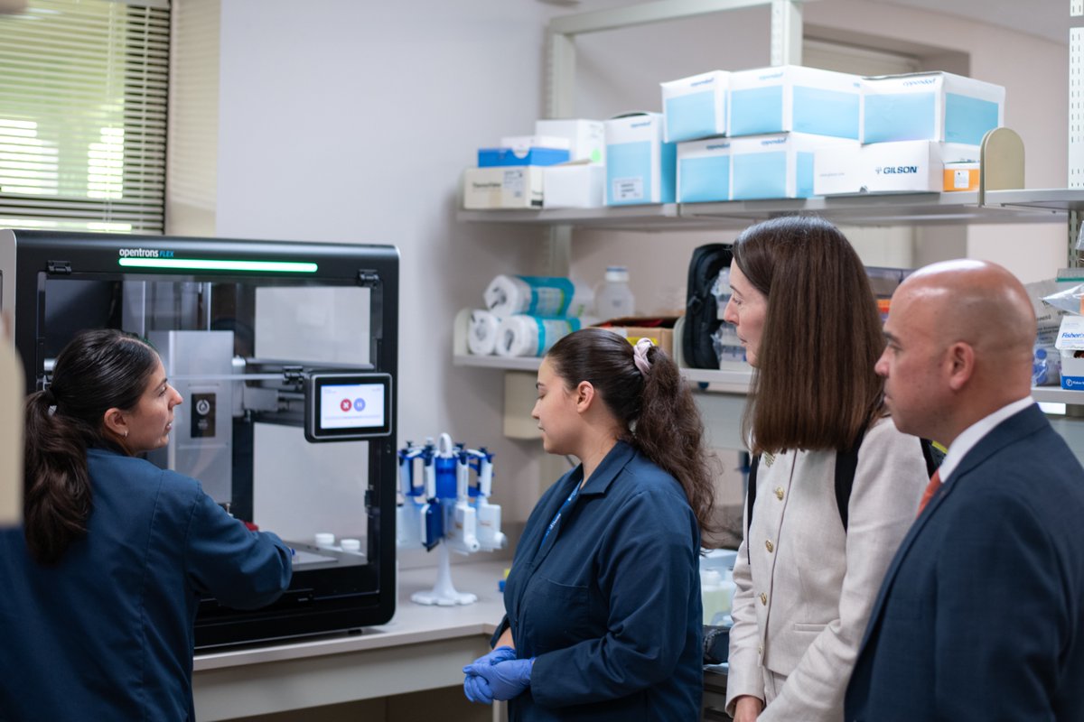 uthealthhoupres's tweet photo. Public health should meet people where they are, and @UTHealthHouston is doing just that. Great showing @utsystem Regent Dr. Nolan Perez our @UTHealthSPH team's work in Brownsville: advancing research and partnering with communities across the Rio Grande Valley. https://t.co/zebqSNpJF0