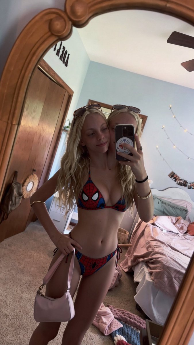 PamelaxBrend's tweet photo. If we text you, will you reply or ignore us ?🤔🤔 https://t.co/0AbTMCNcDJ