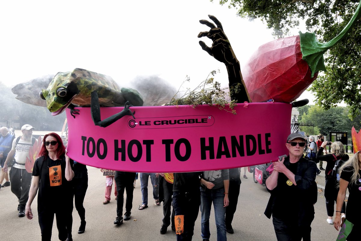 joaodanielper's tweet photo. Extinction Rebellion activists stage a loud 'Cacerolazo' noise protest in central London, banging pots and pans to demand the UK government release its full, unredacted National Security Assessment on global ecosystem collapse and climate risks. https://t.co/CHwU2mBrnS
