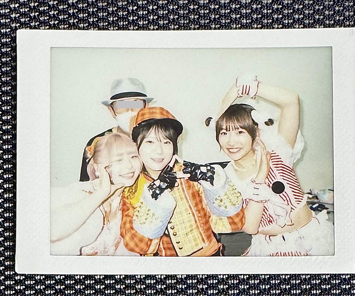 5454gossy's tweet photo. #SBF で久しぶりにマナ様ライブ

チーム #私の人生 （マナ様、ゆり丸ちゃん、ごいちゃん）と道すがらばったり　マナ様一言「あ、ｳﾗ🗡️ﾓﾉw」

ﾁｪｷ撮影時大衆を前の「AQ」連呼

今後も処されて参る所存（ｷﾃｸﾚﾃｱﾘｶﾞﾄｳｲﾀﾀﾞｷﾏｼﾀ）

ｵｰﾄﾏでAQﾎﾟｰｽﾞの笑顔の職人達… https://t.co/i1MlzAf4eT
