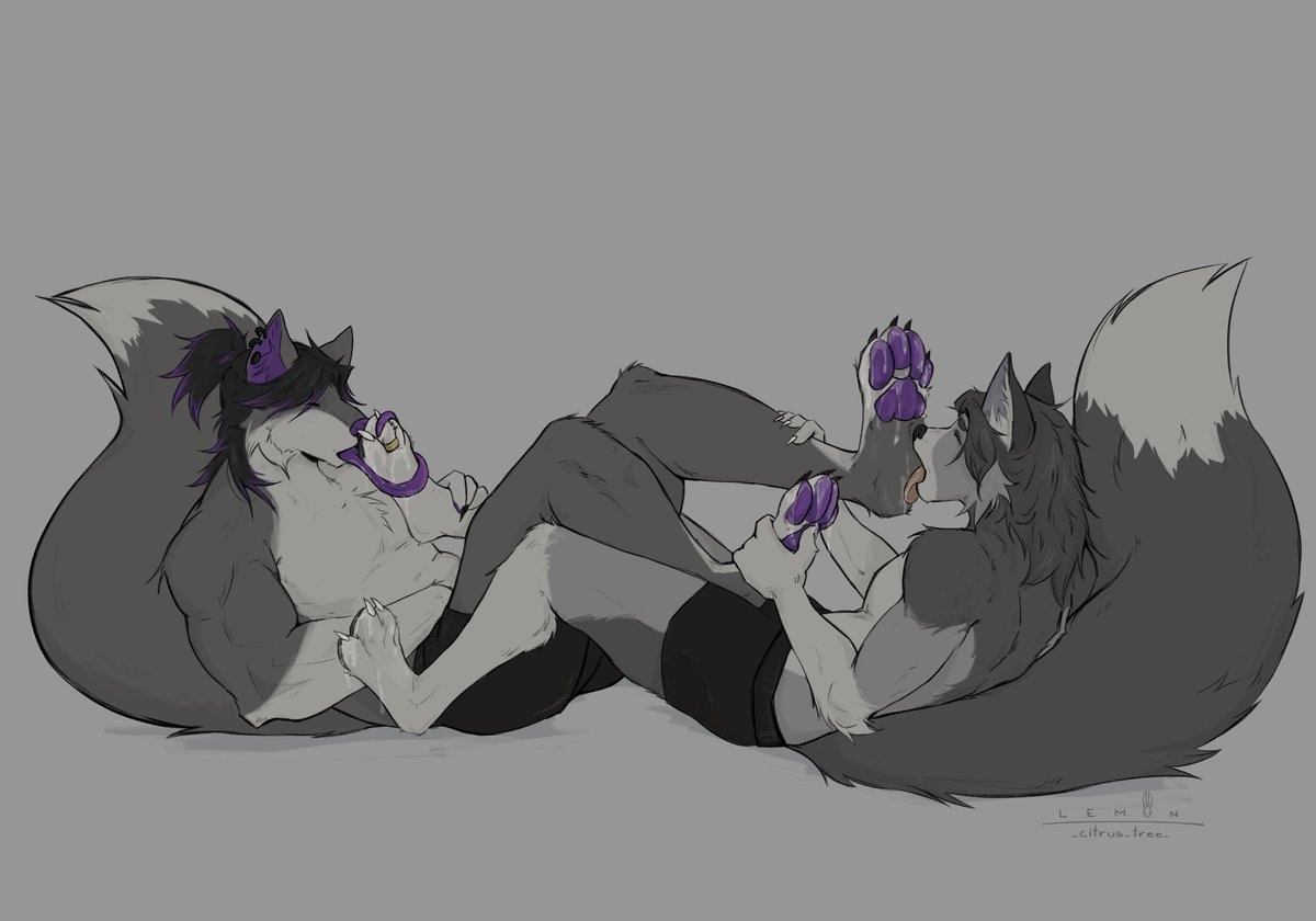 _citrus_tree_'s tweet photo. Some paw care ✨️
Commission for @WolfbornAce and @RaymondFoxford <3

#furry #furryart #paws https://t.co/Y6VkxAxByJ