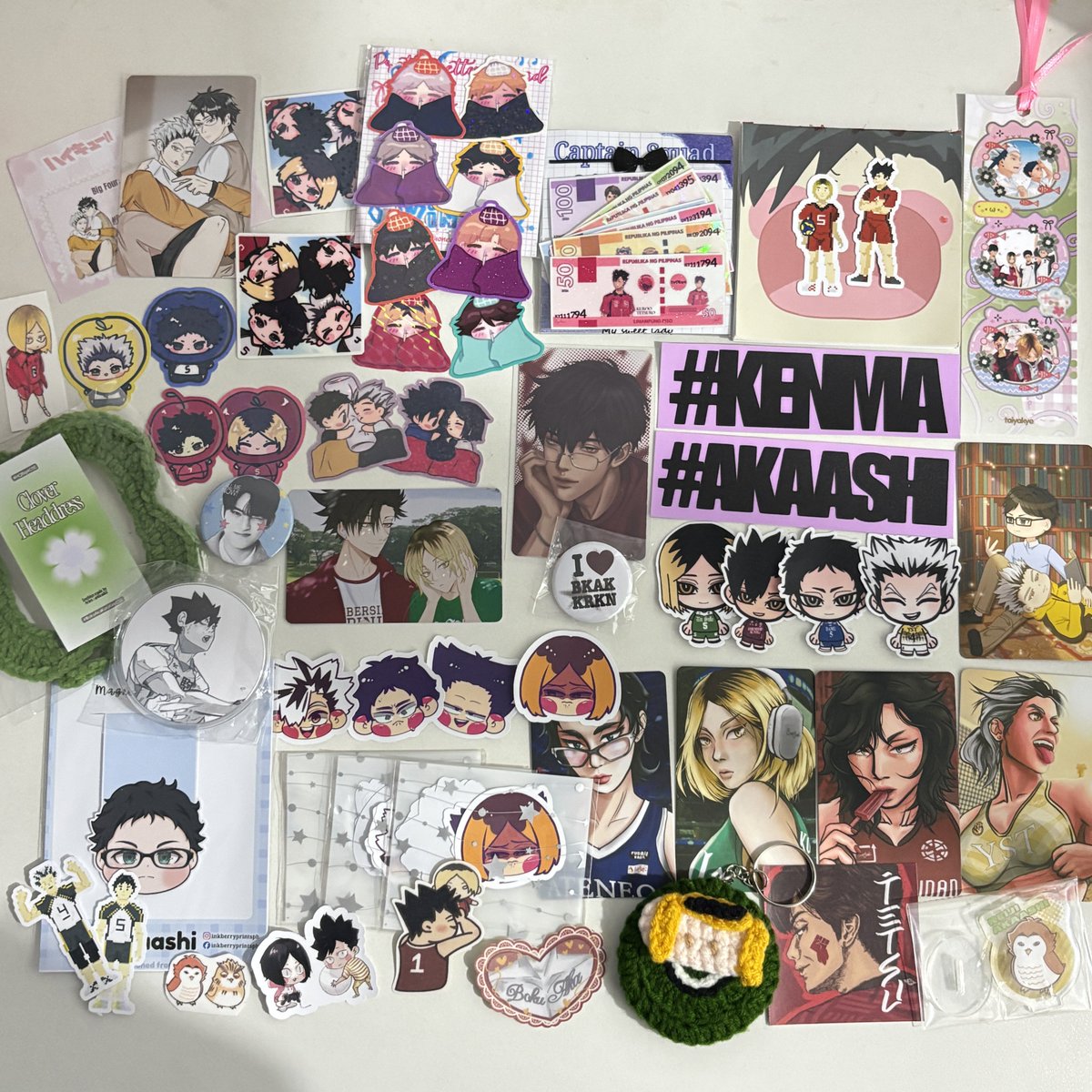 sskatzuki's tweet photo. grabe lang 🥹 so much love and appreciation for these beautiful pieces of art #omeyak 

kit and freebies i got fr @bkakrkncse thank you po sa lahat ng nagbigay!! , sa lahat ng artists and organizers ng event na ‘to!!! 🫶🏻

#HQBig4CSE #BokuAkaKuroKenCSE https://t.co/zBGNabt0lU