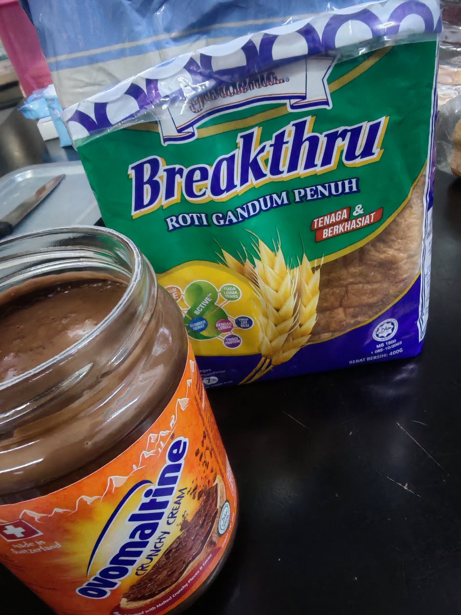 barkingplatty's tweet photo. Rotinya sihat suda, tapi makan sama ovamaltine 🥴 https://t.co/gC91iPOQPb