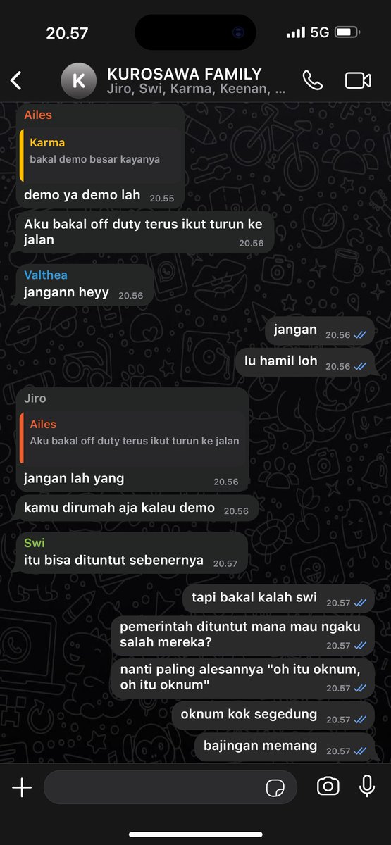 merahcn's tweet photo. [🍪] 16
          POV Kurosawa Family waktu tau kalau tempat langganan mereka beli cookies ternyata usahanya dicekal sama pemerintahan https://t.co/Az4juZGO21