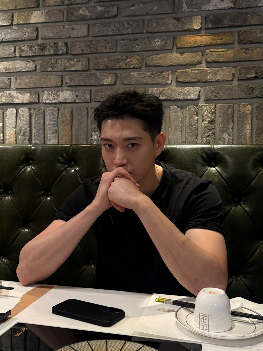 summmerlamb's tweet photo. โคตรเขินพี่ยองแดผมสั้น อึนซอกวัยใกล้เลขสามคงจะเป็นประมาณนี้เปล่านะ ชั้นไม่ไหวหรอก y-y https://t.co/TjxAWzTMSA