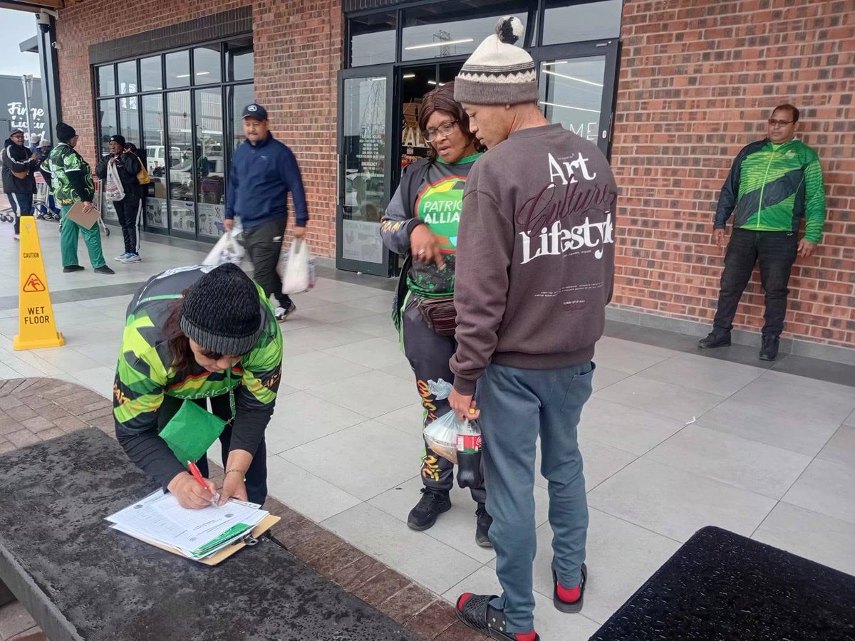 OnsBaizaNie's tweet photo. Our Cape Metro, Ward 19 Patriots are out on the ground, engaging residents and building the momentum to take the Cape! πβπ½
The DAβs majority is under pressure. Weβre not waiting for change. Weβre making it happen.
#OnsBaizaNie #MaakToe #LGE2026 https://t.co/kQ0w9xYIoa