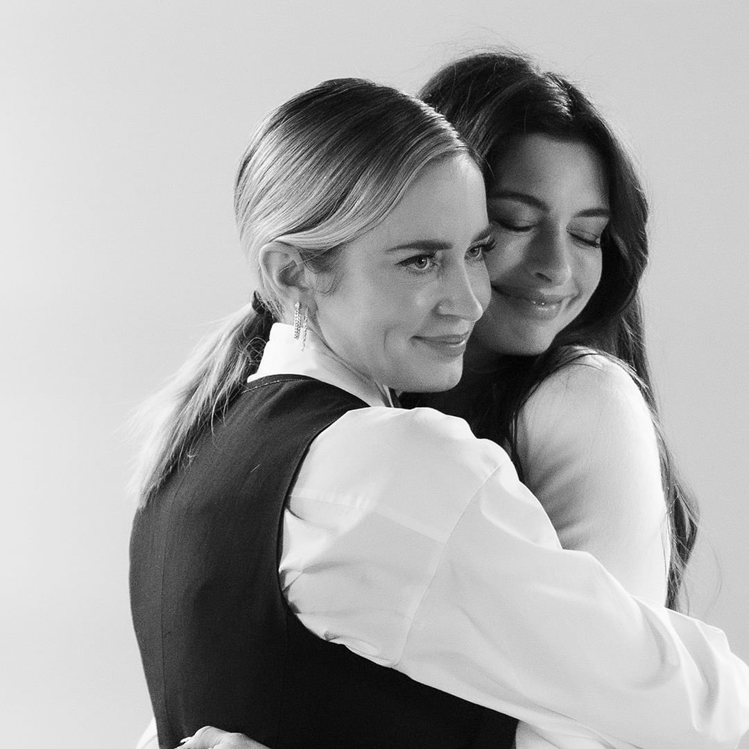 FOLKLWHOREx's tweet photo. this photoshoot will always be gayer than two women kissing https://t.co/WpB26Sg1Gi