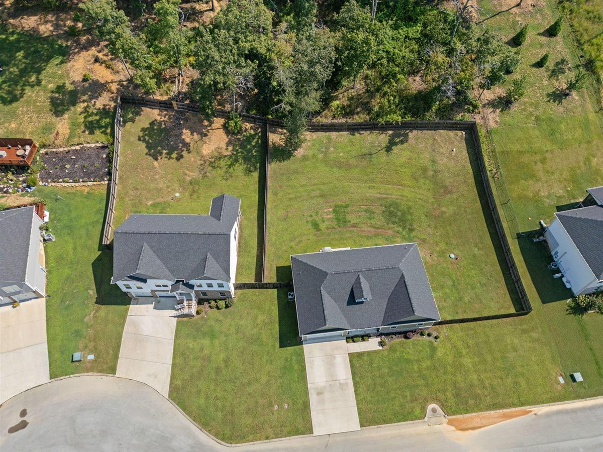 BenderRealtyTN's tweet photo. A home with so much to offer! 3 bed, 2 bath house in a quiet neighborhood. Contact us for a viewing! https://t.co/oCVO7JpLSL