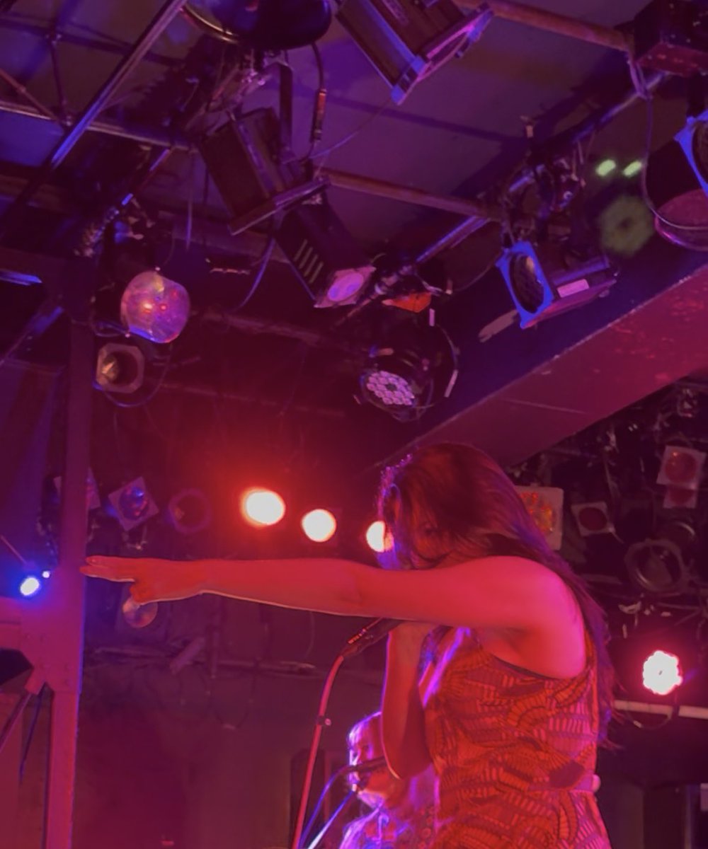 ak_starplatinum's tweet photo. おとぼけビ〜バ〜のライブめちゃくちゃ楽しかった！今日は前の方で見たけど、今度名古屋があるときは後ろの空いてる方で走り回って3人分ぐらい踊り狂う！ https://t.co/ZpplnnXQOQ