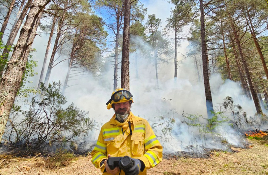 CSIC's tweet photo. 🌱📃 #TRIBUNA: Mantener ‘vivo’ el territorio para hacer frente a los incendios forestales

✍️ El investigador del #ICIFOR (@INIA_es) y coordinador de riesgos forestales del #CSIC, Javier Madrigal, analiza las causas y medidas para afrontar estos fuegos 👉 https://t.co/G4j3YcP2YD https://t.co/nO1DxwQjvX