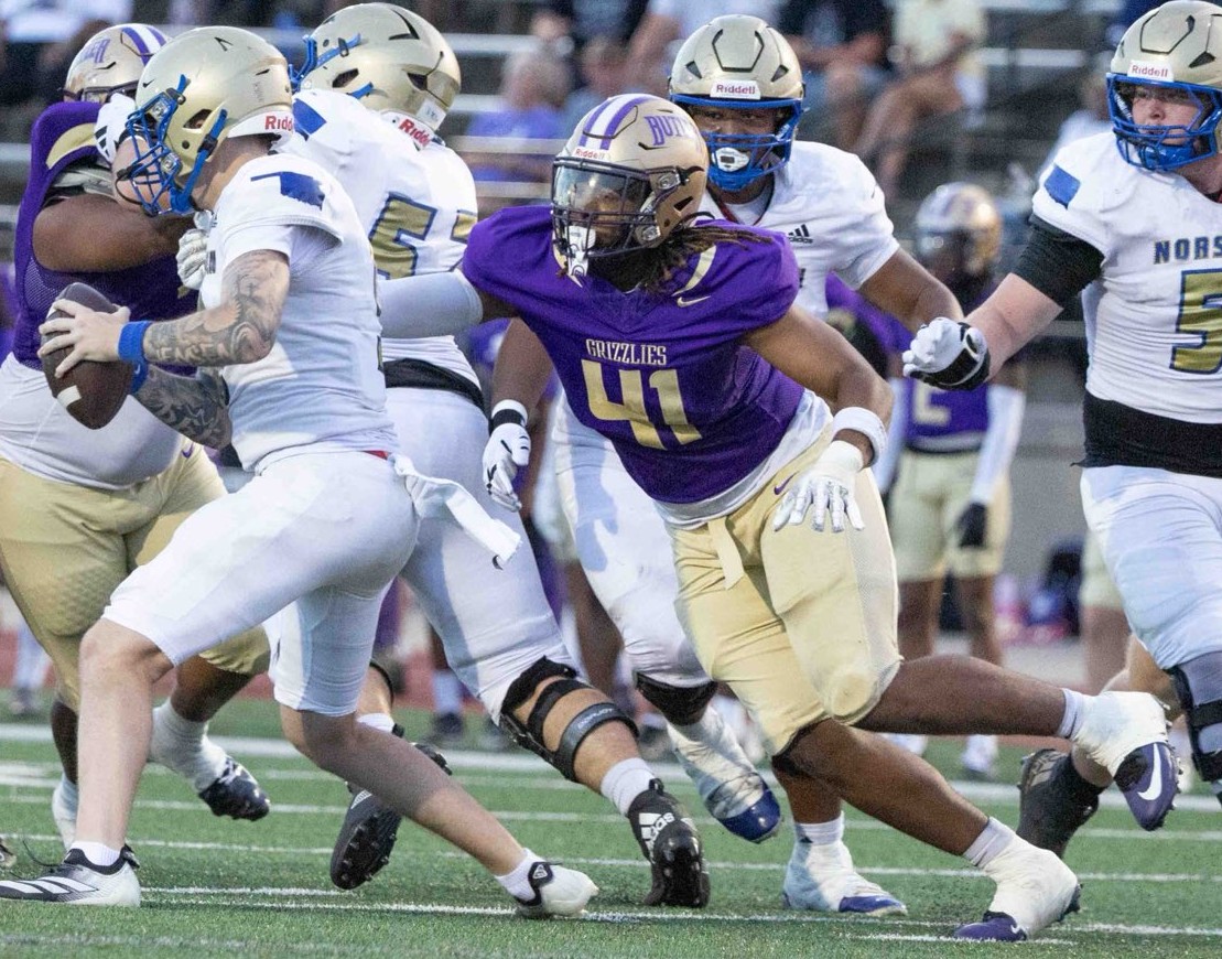 JuCoFootballACE's tweet photo. Michael Riles @michaelriles8 @ Butler JuCo @ButlerGrizzlyFB picks up @MT_FB Offer @Coach_JL51 @ButlerGrizzlies https://t.co/XgNJ8Prgq4