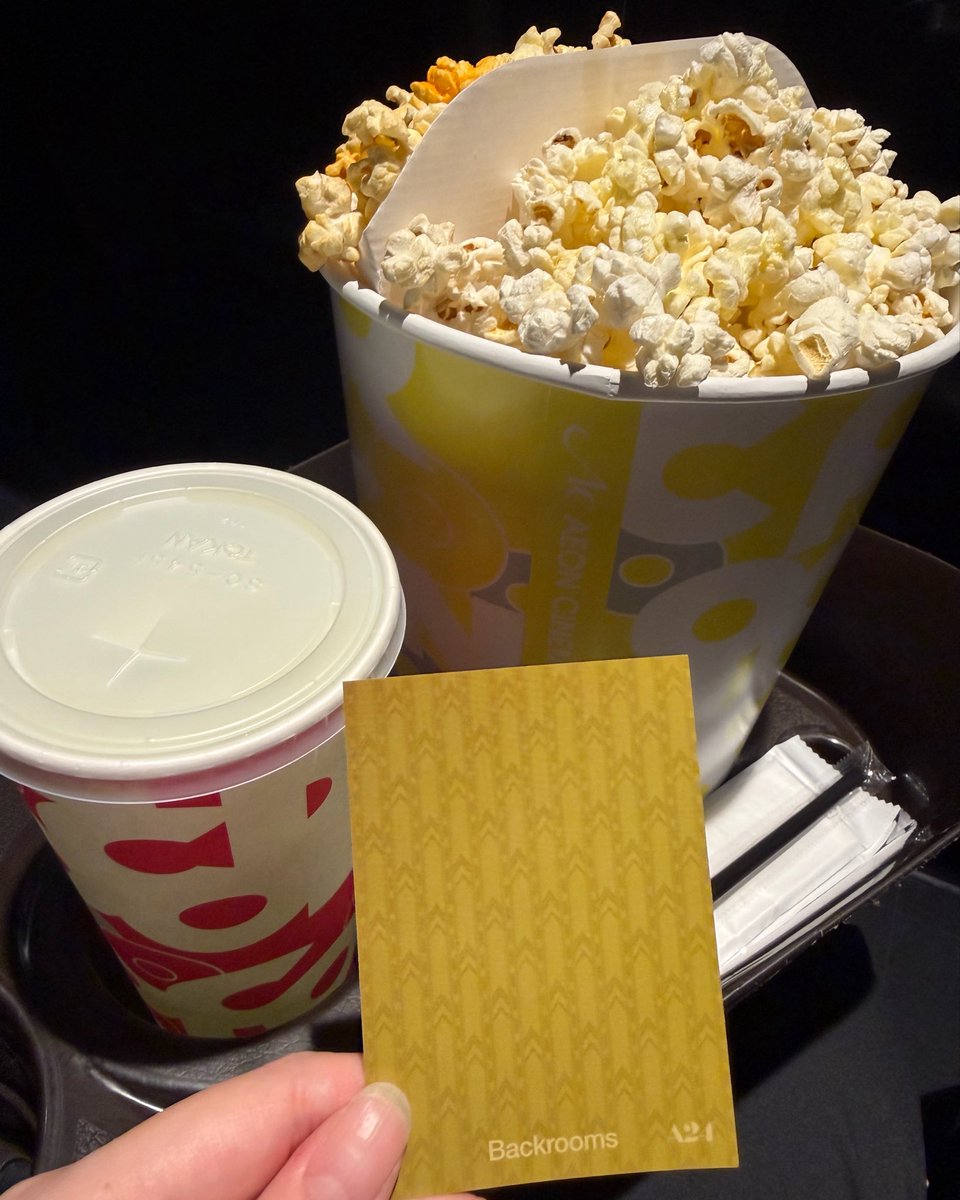 Hachin88's tweet photo. 気になってたバックルームズ観てきた。リミナルスペースと違和感とバケモノで結構怖かったから1人じゃ観れなかった…全然知らんのに付き合ってくれた友だちに���謝🥹エンドロール後のおまけがかなり長くてこれが本編では？？って錯覚する笑 https://t.co/kJahylRFHW