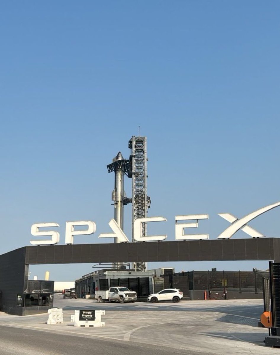 ELON_SPACEX477's tweet photo. https://t.co/Yi6GMNbTK9